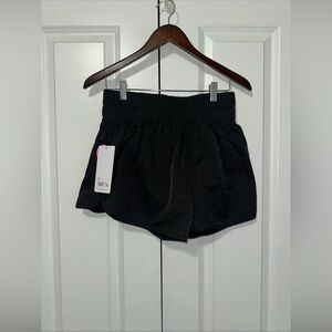 Yogalicious UPF 50+ Protection Radiant Commuter Short M NWT 48$ Retail
